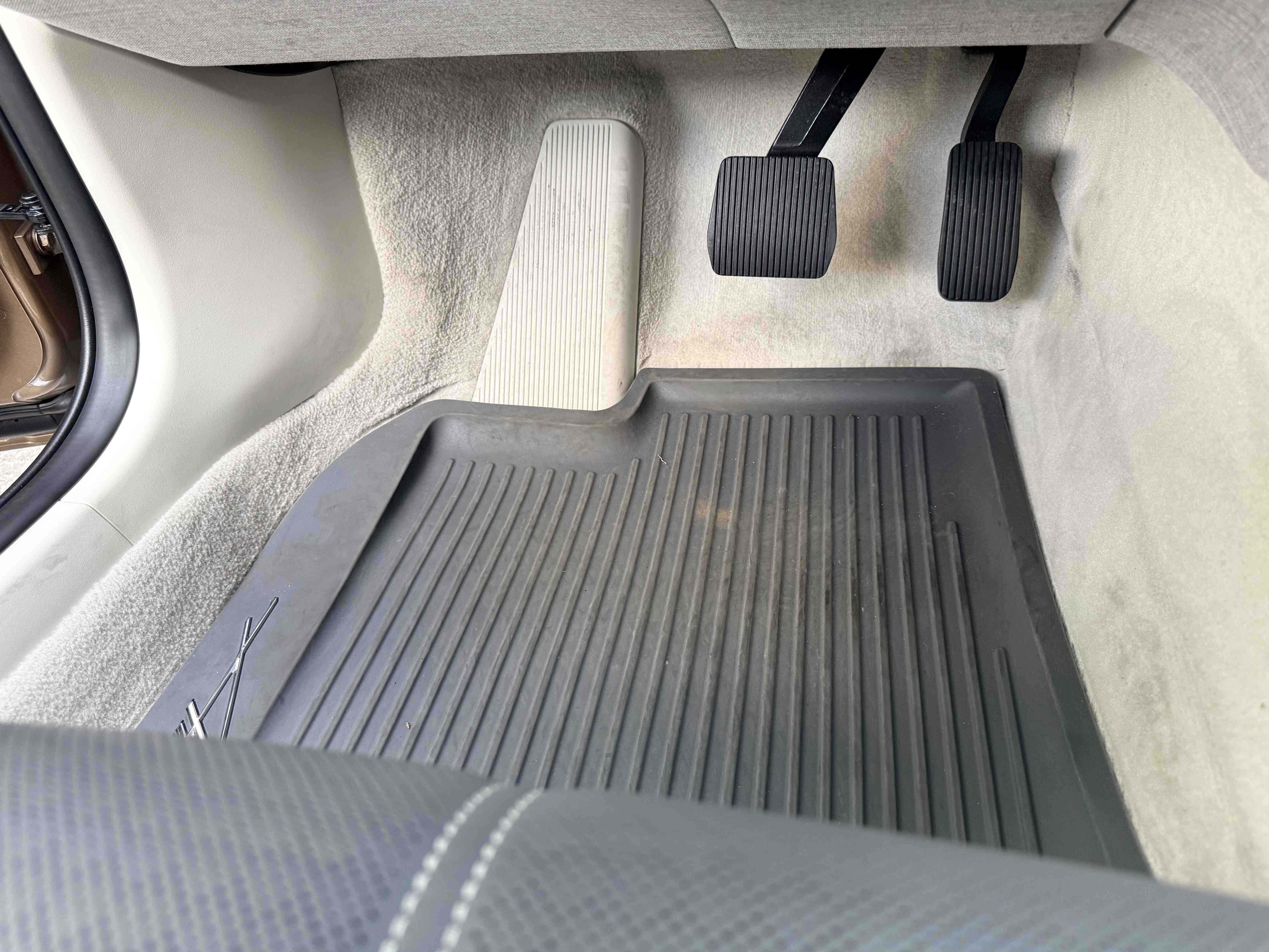 Driver footwell